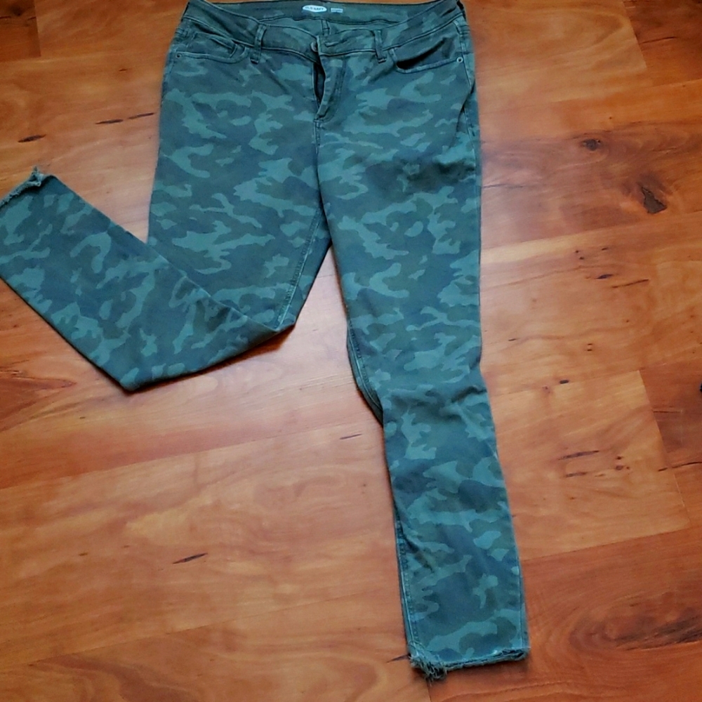Old Navy camouflage frayed bottom jeans
